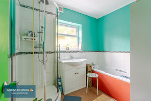Annexe - Bathroom- click for photo gallery